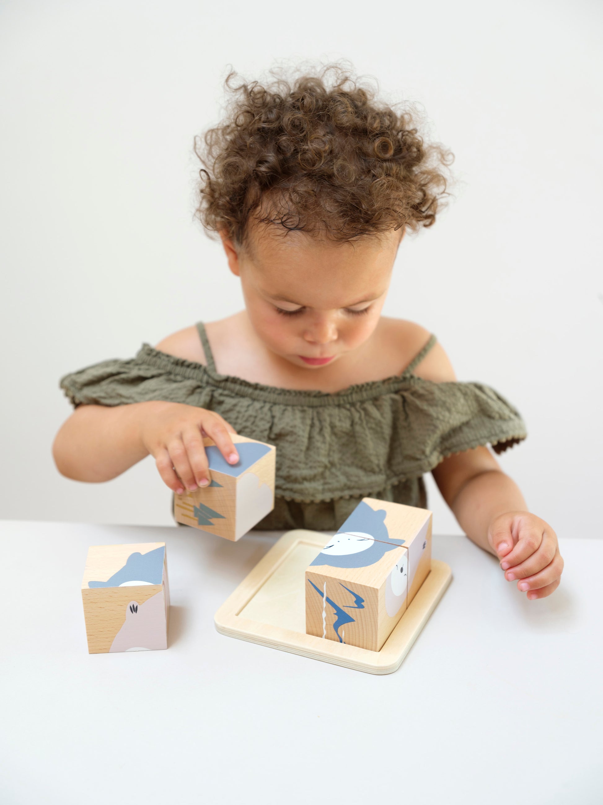 Puzzle en bois - cubes – little & COOL